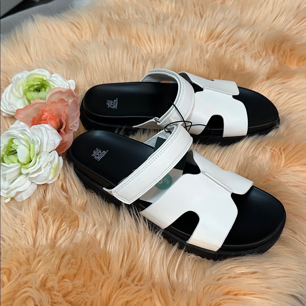 Black and White Slide Slip On Sandals With Velcro Strap Sz 8.5 NEW! - Picture 4 of 6